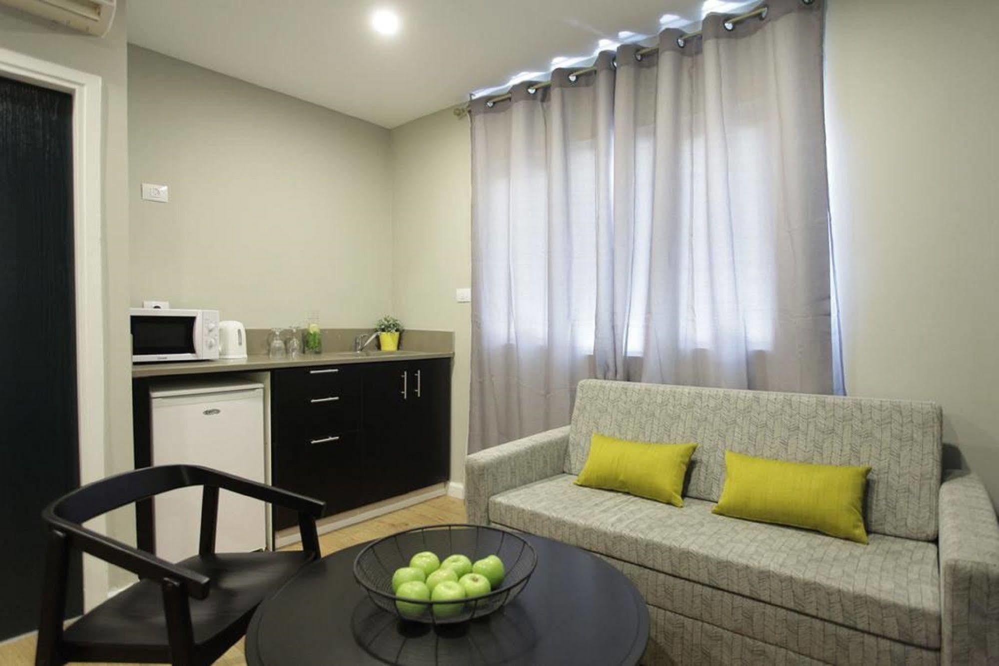 Olive The White House Hotel Tel Aviv Bagian luar foto